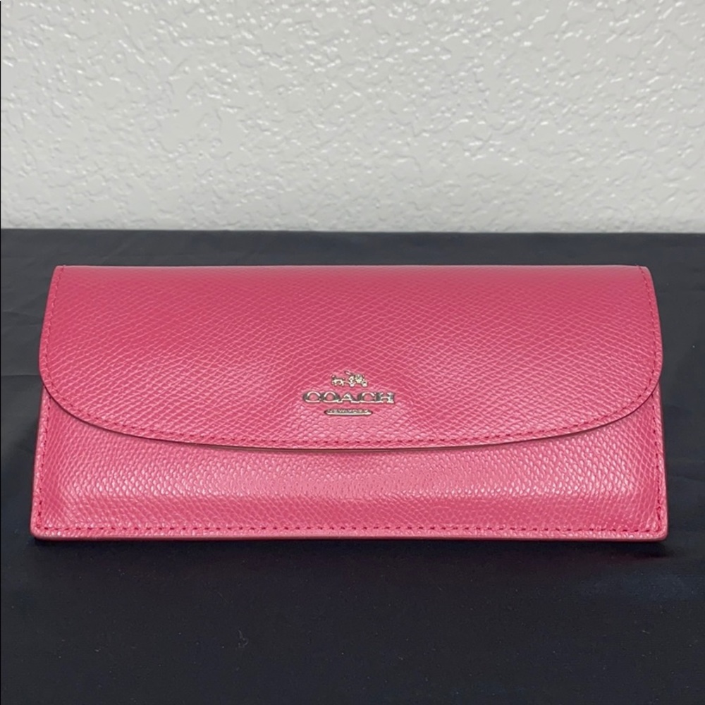 Coach wallet pink with brown C print inside